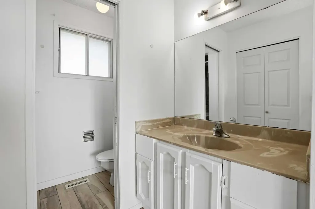 172 Templemont Drive NE Calgary AB T1Y 4Z9