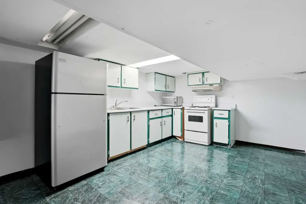 172 Templemont Drive NE Calgary AB T1Y 4Z9
