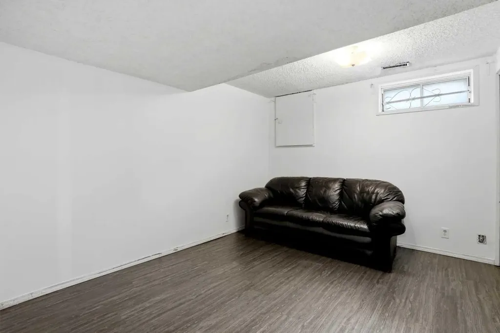 172 Templemont Drive NE Calgary AB T1Y 4Z9