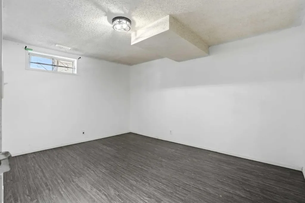 172 Templemont Drive NE Calgary AB T1Y 4Z9
