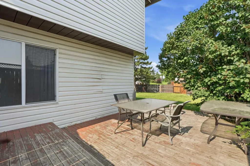 172 Templemont Drive NE Calgary AB T1Y 4Z9