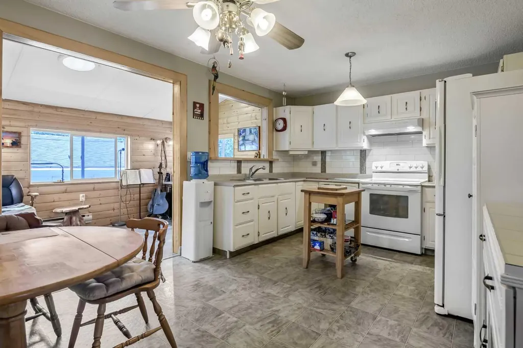 216 B Royal Diamond Valley AB T0L 2A0
