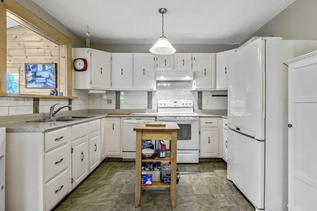 216 B Royal Diamond Valley AB T0L 2A0