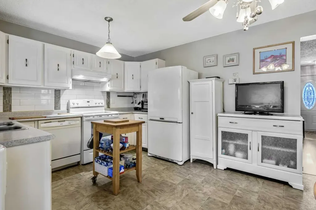 216 B Royal Diamond Valley AB T0L 2A0