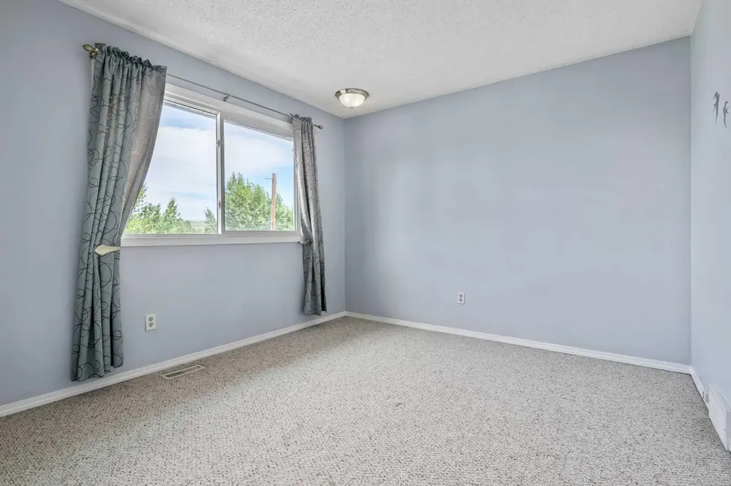 216 B Royal Diamond Valley AB T0L 2A0