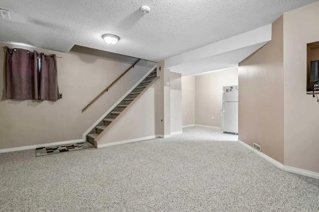 216 B Royal Diamond Valley AB T0L 2A0
