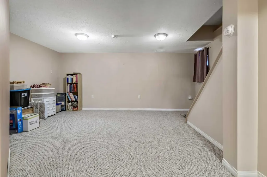 216 B Royal Diamond Valley AB T0L 2A0