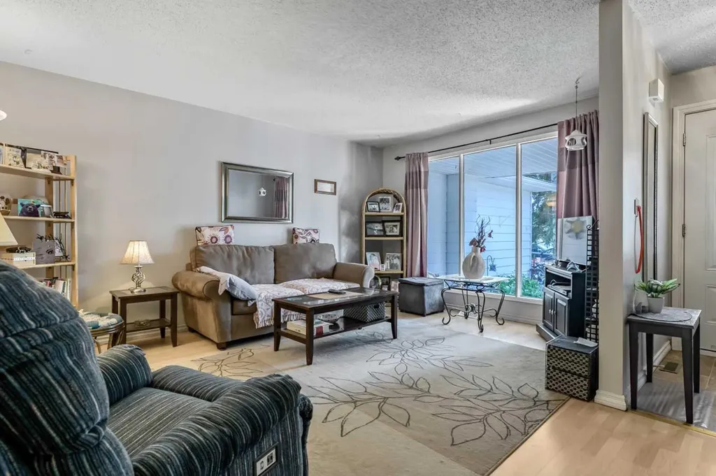 216 B Royal Diamond Valley AB T0L 2A0
