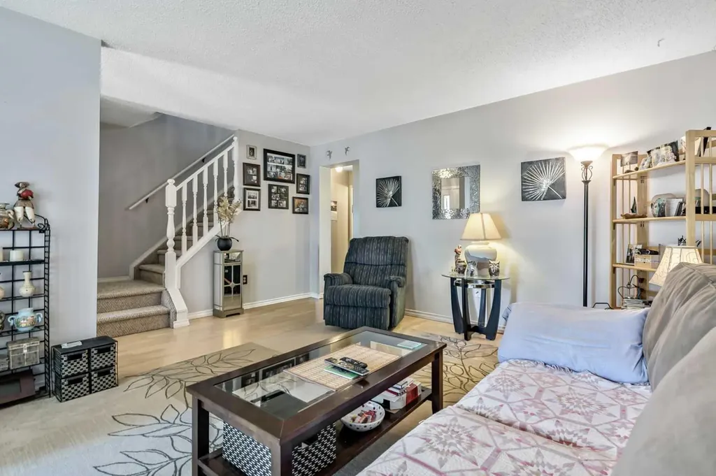 216 B Royal Diamond Valley AB T0L 2A0