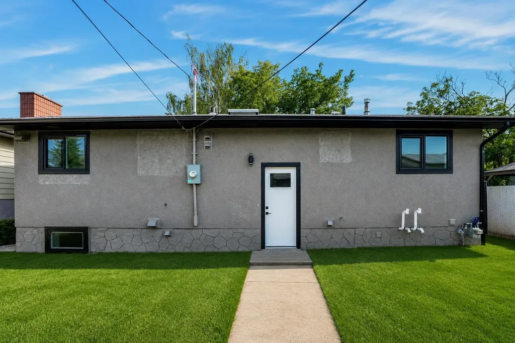 244 Huntridge Road NE Calgary AB T2K 4B6