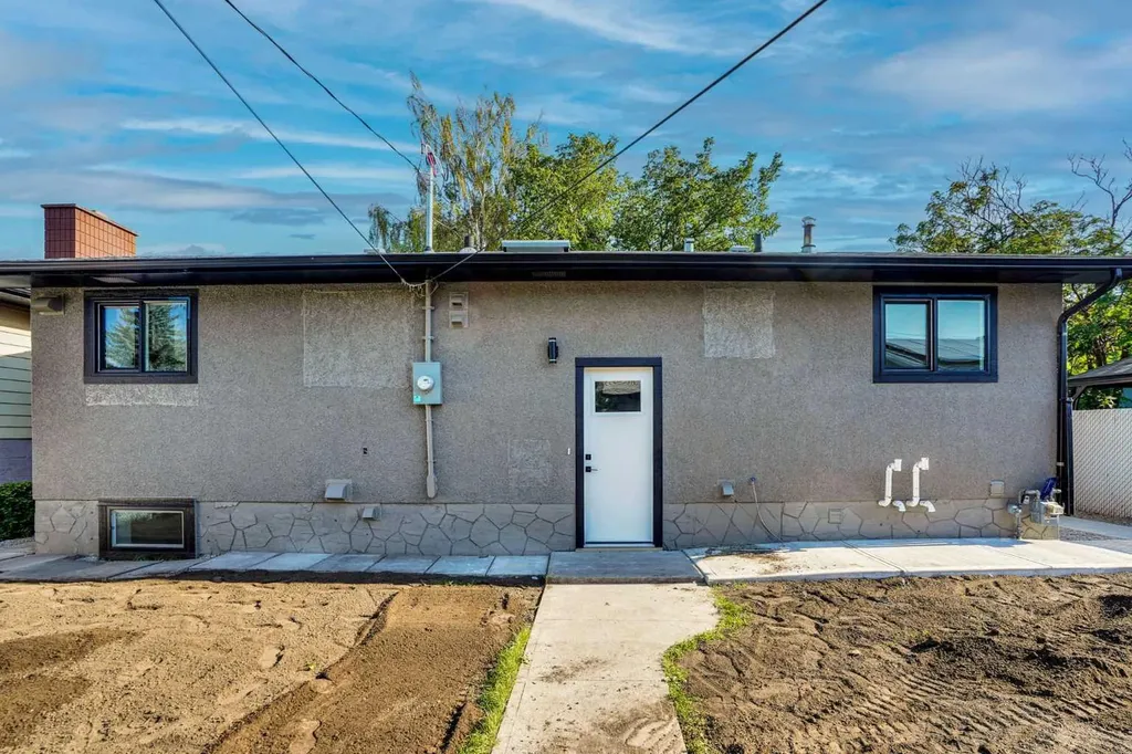244 Huntridge Road NE Calgary AB T2K 4B6