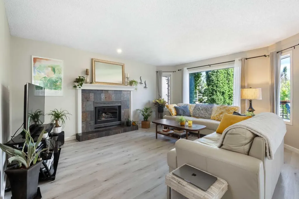 151 Citadel Close NW Calgary AB T3G 4A6