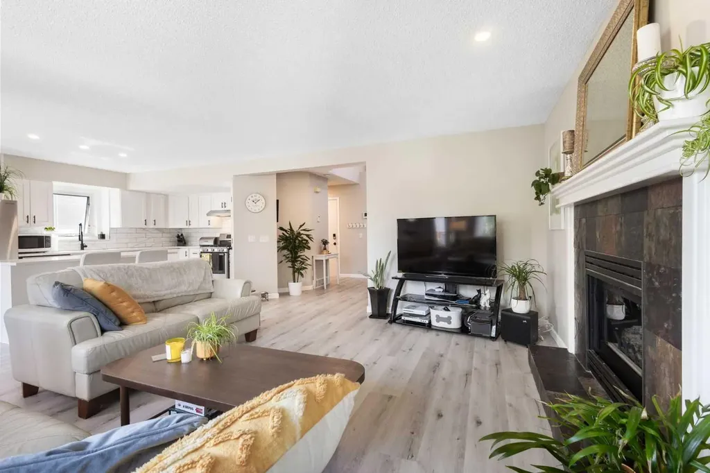 151 Citadel Close NW Calgary AB T3G 4A6