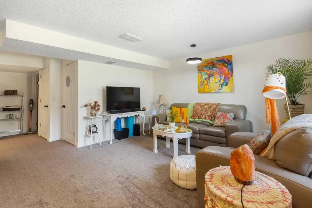 151 Citadel Close NW Calgary AB T3G 4A6