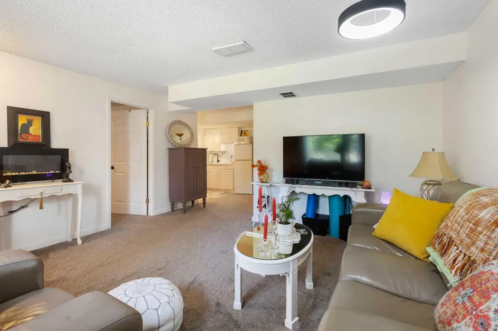 151 Citadel Close NW Calgary AB T3G 4A6