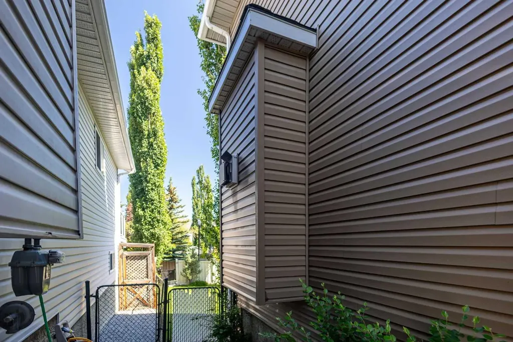 151 Citadel Close NW Calgary AB T3G 4A6
