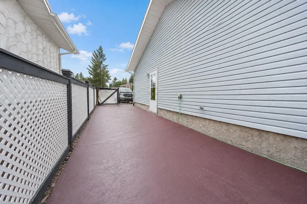 165 Nash Street Red Deer AB T4P 1N3