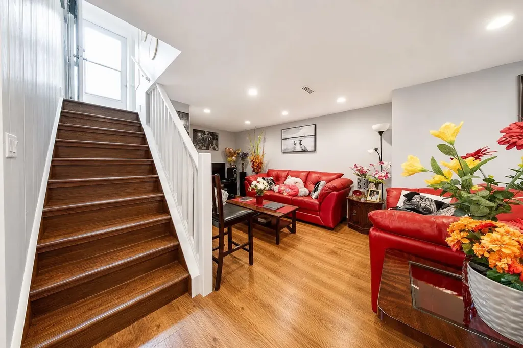 165 Nash Street Red Deer AB T4P 1N3