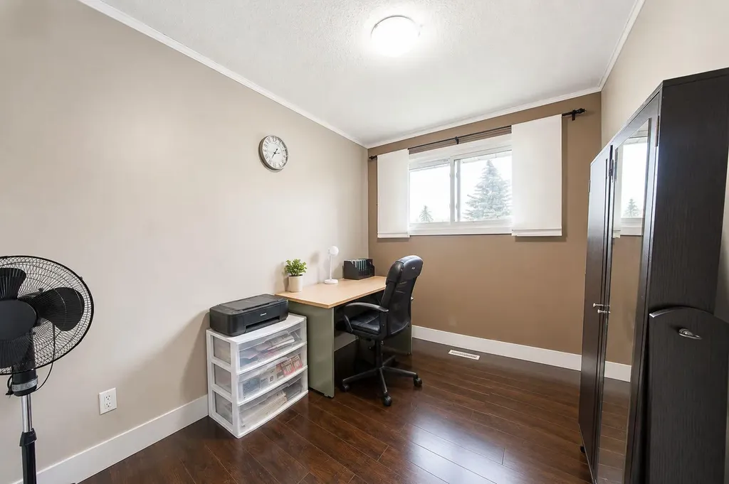 165 Nash Street Red Deer AB T4P 1N3