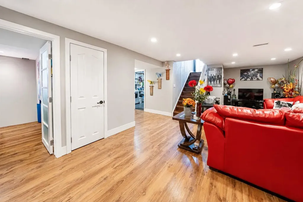 165 Nash Street Red Deer AB T4P 1N3