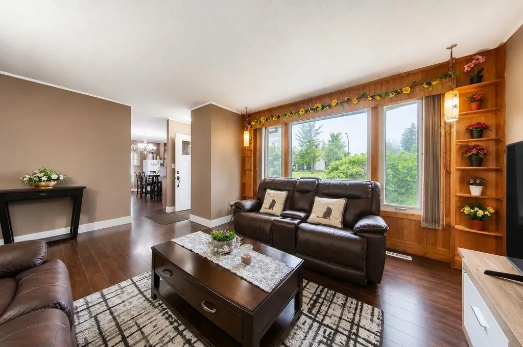 165 Nash Street Red Deer AB T4P 1N3