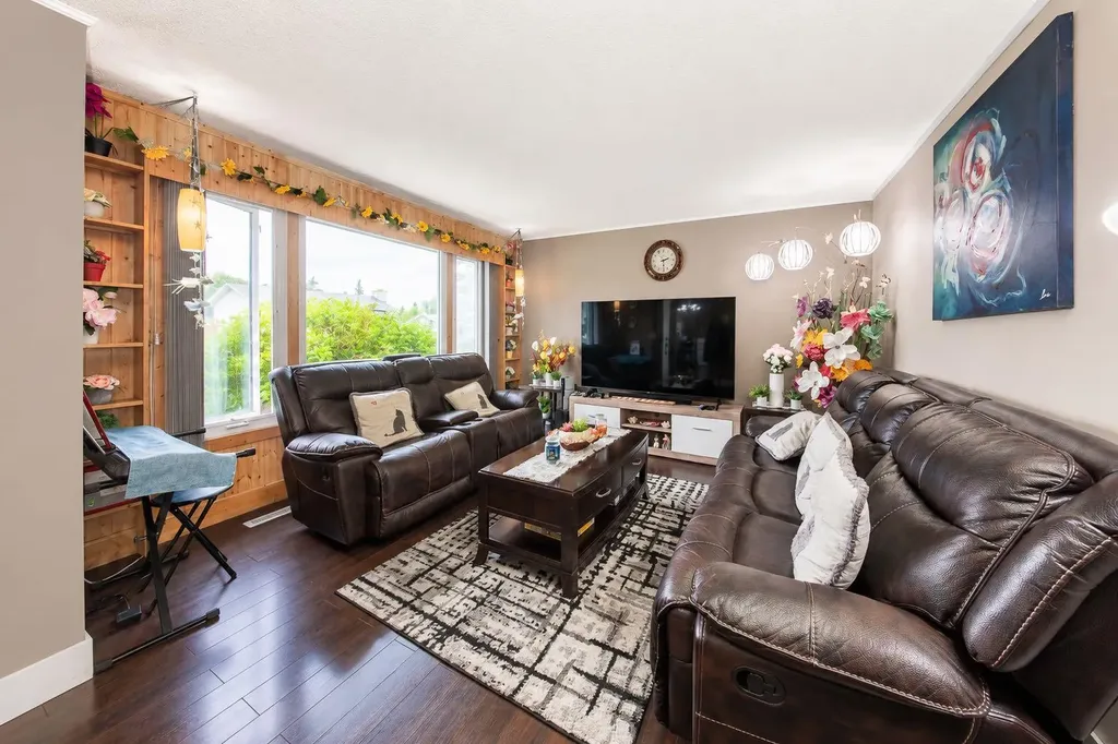 165 Nash Street Red Deer AB T4P 1N3