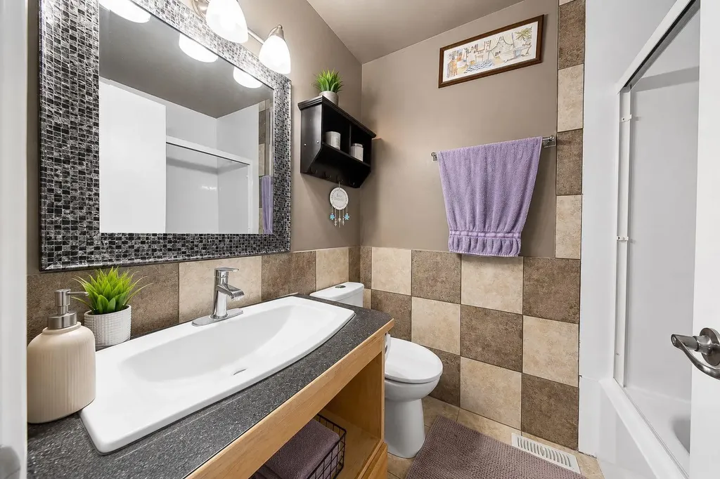 165 Nash Street Red Deer AB T4P 1N3
