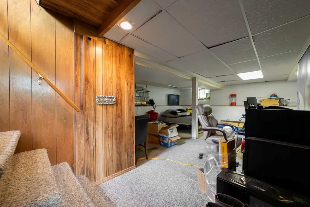 5215 48 Street Camrose AB T4V 1M2