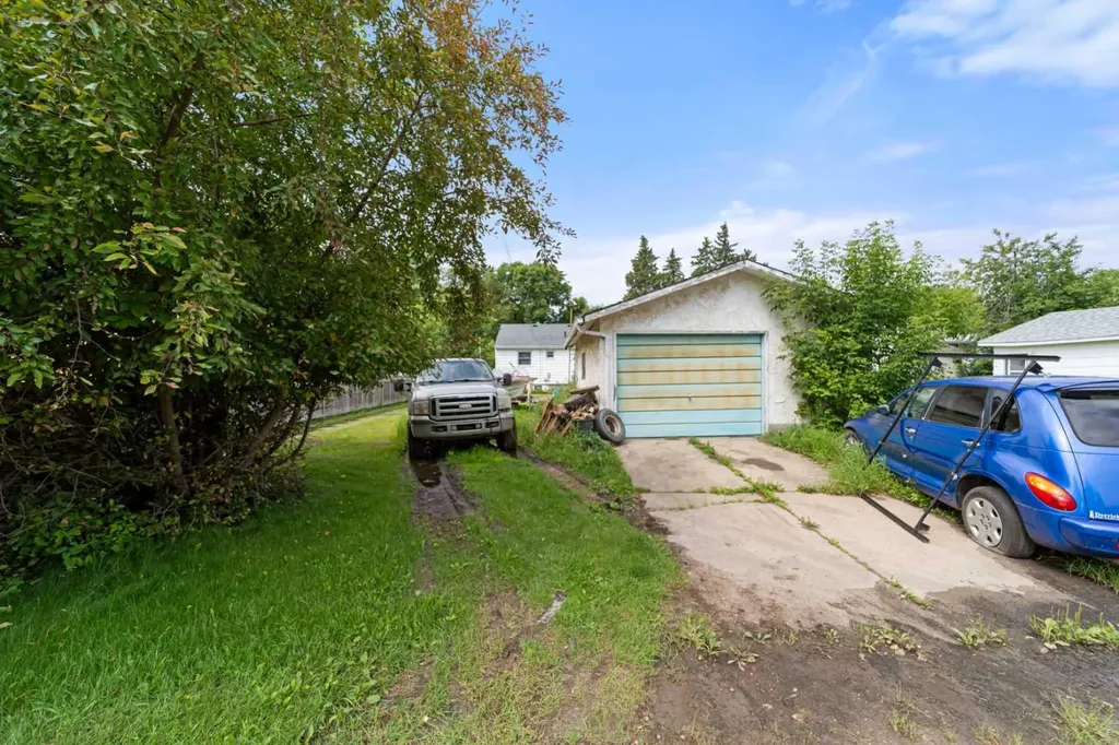 5215 48 Street Camrose AB T4V 1M2