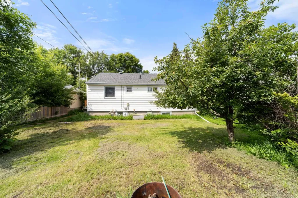 5215 48 Street Camrose AB T4V 1M2