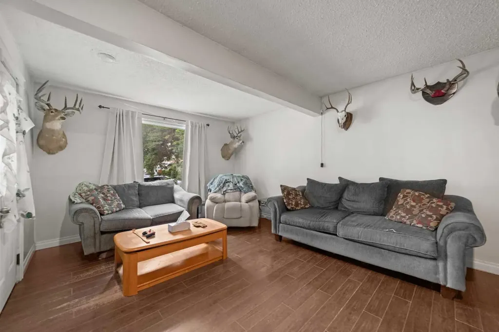 5215 48 Street Camrose AB T4V 1M2