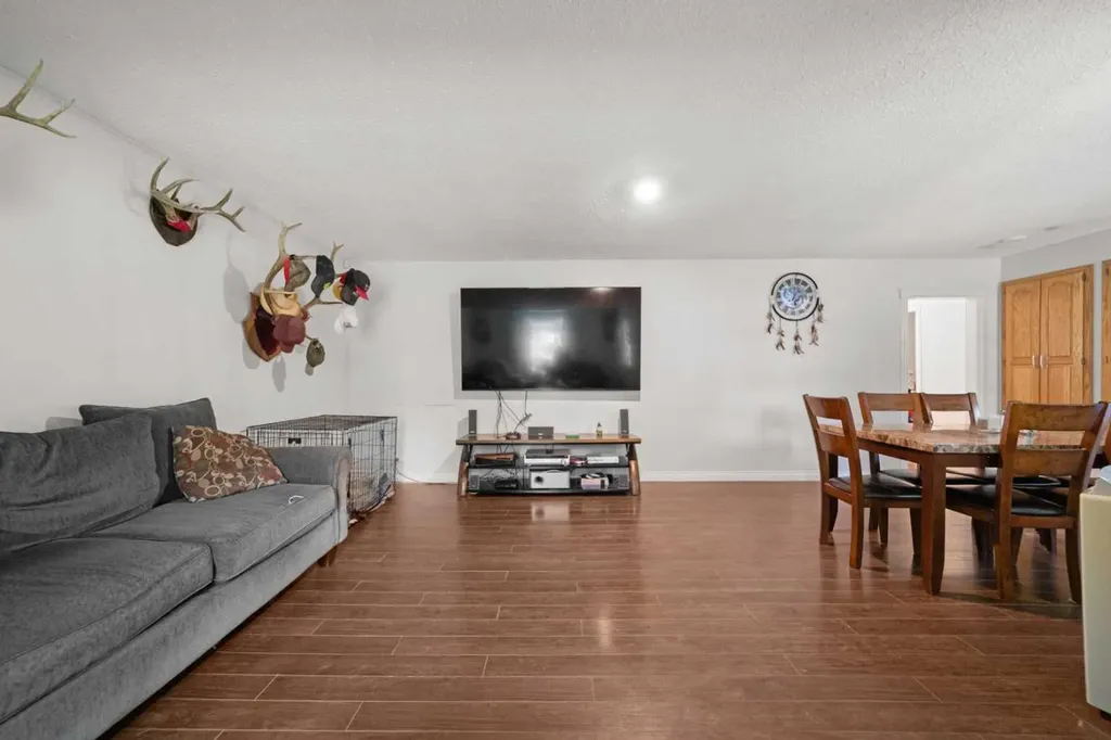 5215 48 Street Camrose AB T4V 1M2