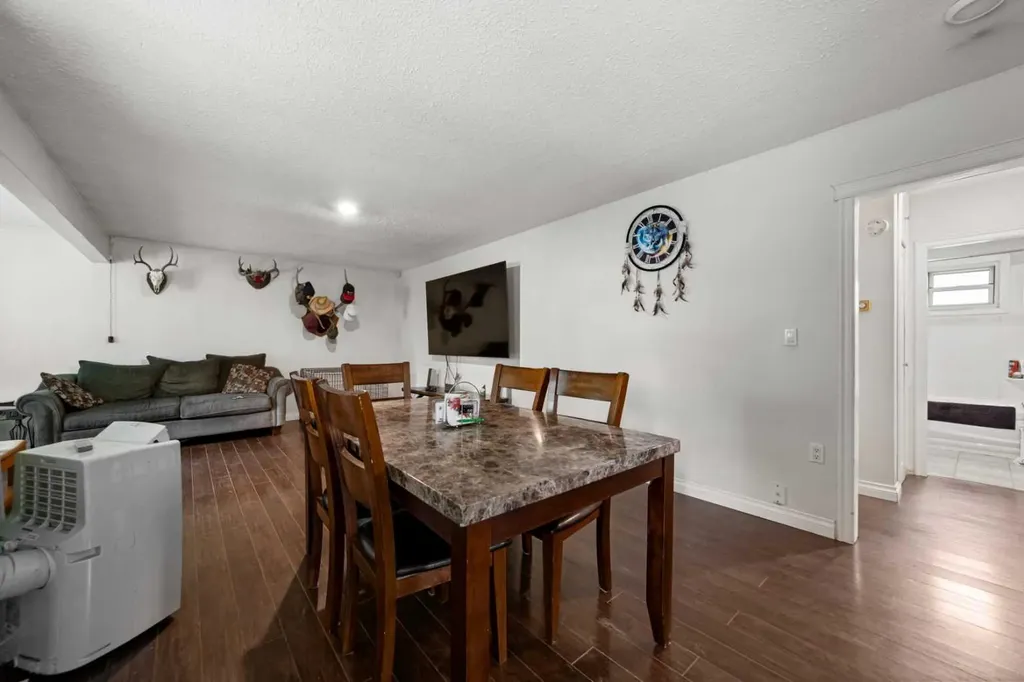 5215 48 Street Camrose AB T4V 1M2