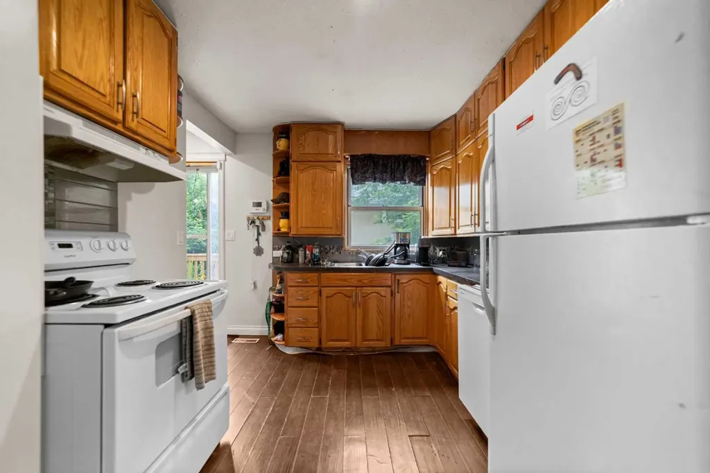 5215 48 Street Camrose AB T4V 1M2