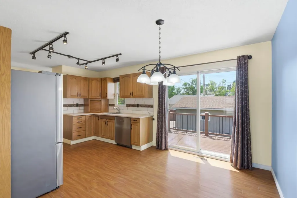 160 Marbrooke Circle NE Calgary AB T2A 2W6