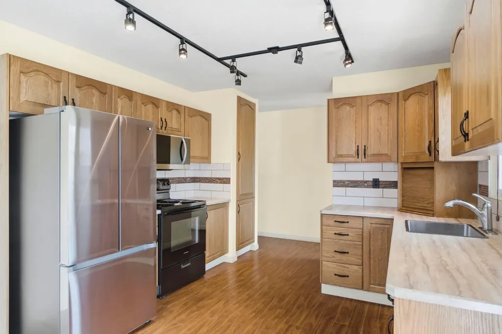 160 Marbrooke Circle NE Calgary AB T2A 2W6