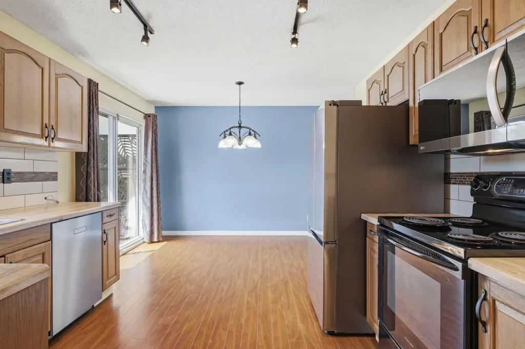 160 Marbrooke Circle NE Calgary AB T2A 2W6