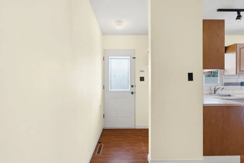 160 Marbrooke Circle NE Calgary AB T2A 2W6