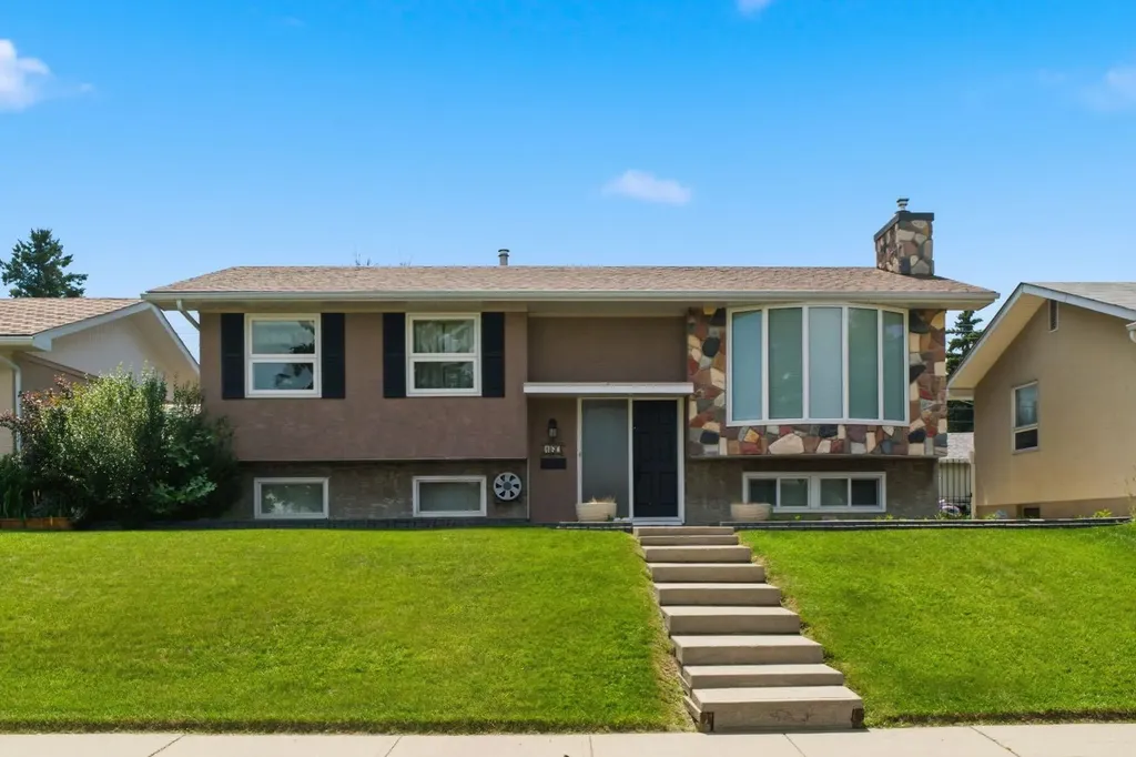 160 Marbrooke Circle NE Calgary AB T2A 2W6