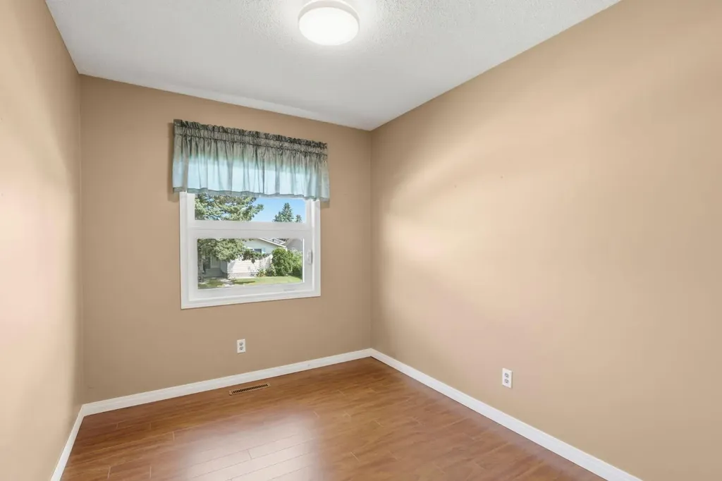160 Marbrooke Circle NE Calgary AB T2A 2W6