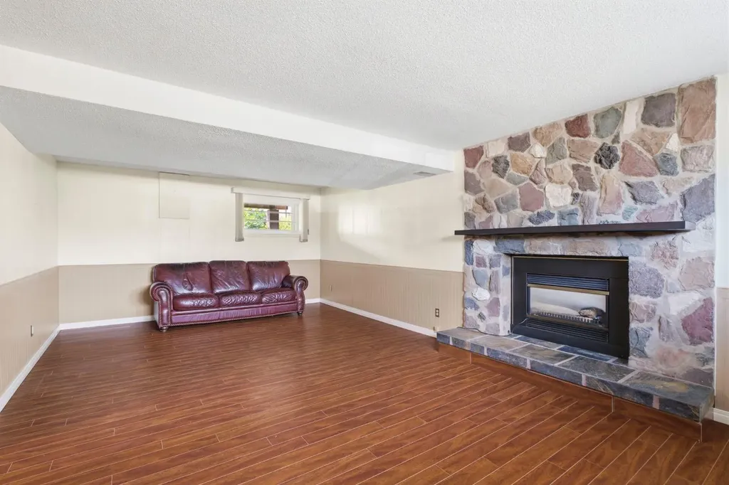 160 Marbrooke Circle NE Calgary AB T2A 2W6