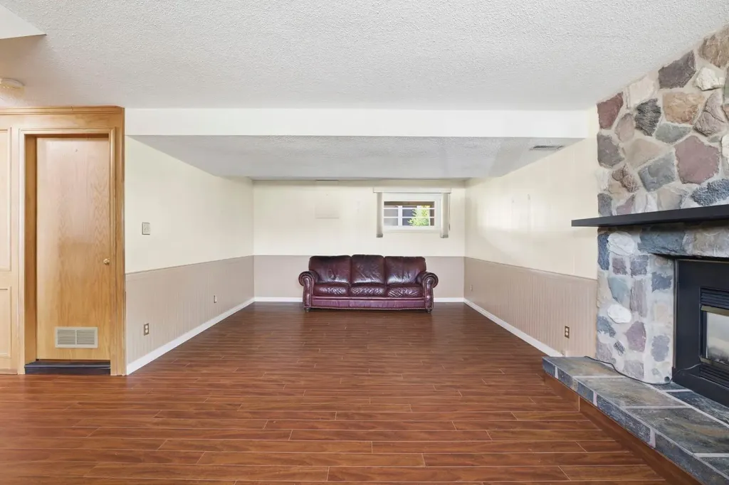 160 Marbrooke Circle NE Calgary AB T2A 2W6