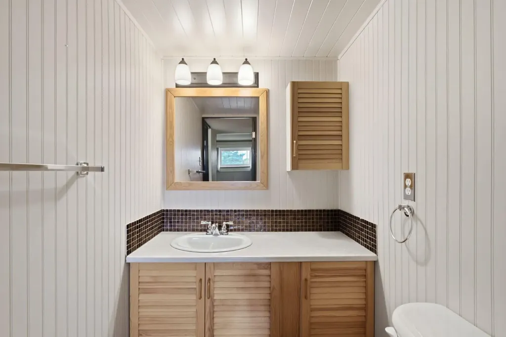 160 Marbrooke Circle NE Calgary AB T2A 2W6