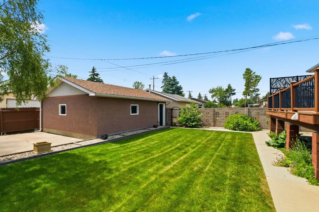 160 Marbrooke Circle NE Calgary AB T2A 2W6