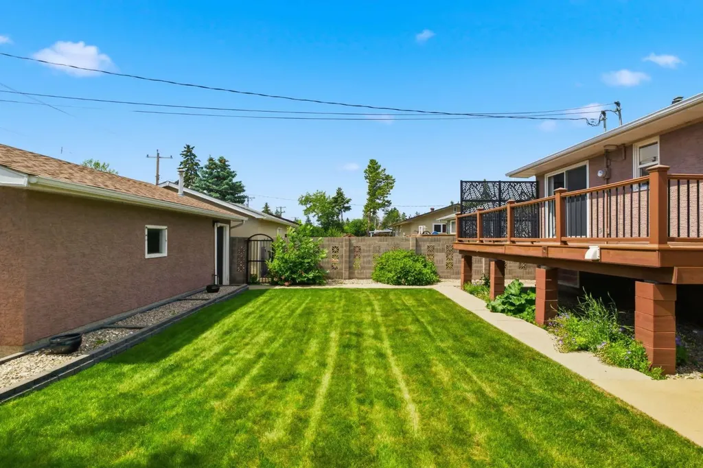 160 Marbrooke Circle NE Calgary AB T2A 2W6