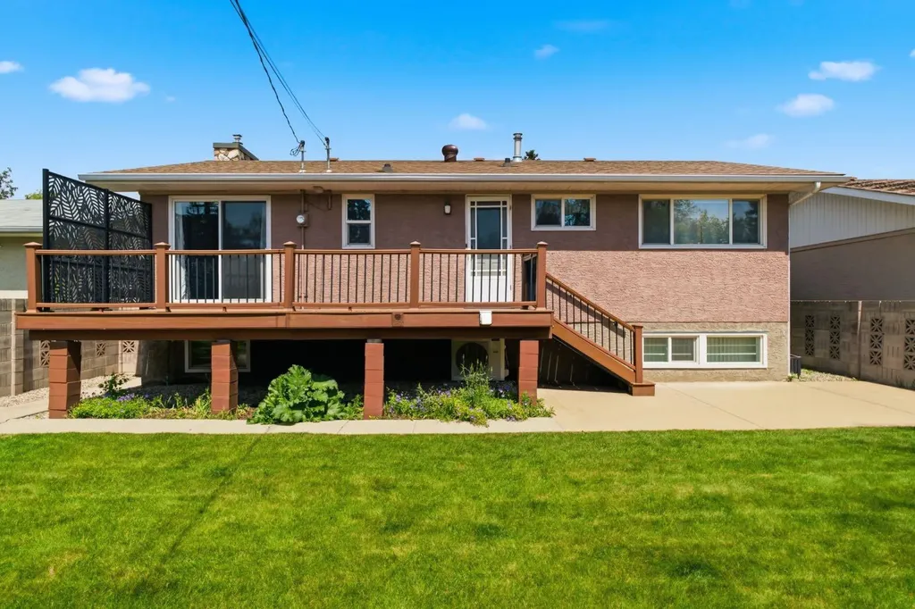 160 Marbrooke Circle NE Calgary AB T2A 2W6