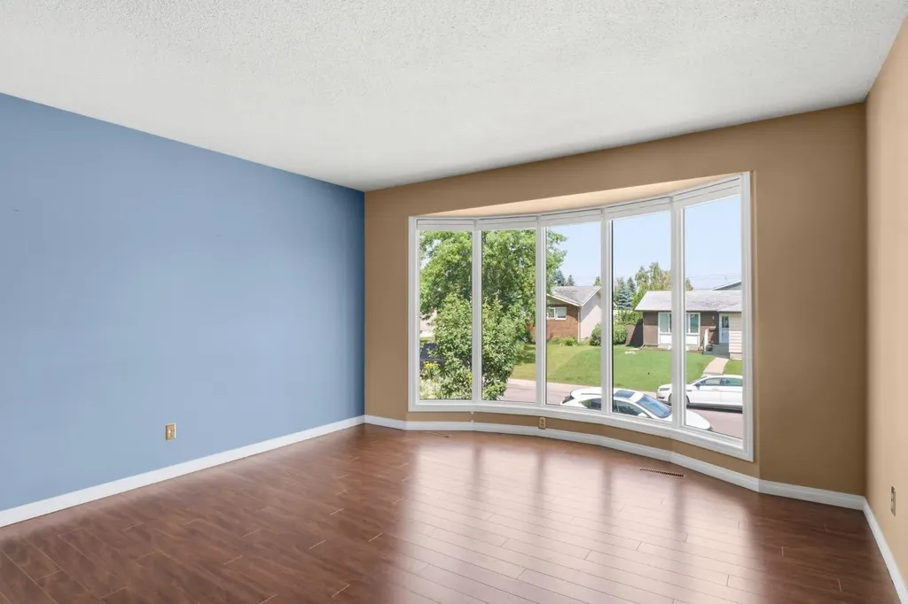 160 Marbrooke Circle NE Calgary AB T2A 2W6