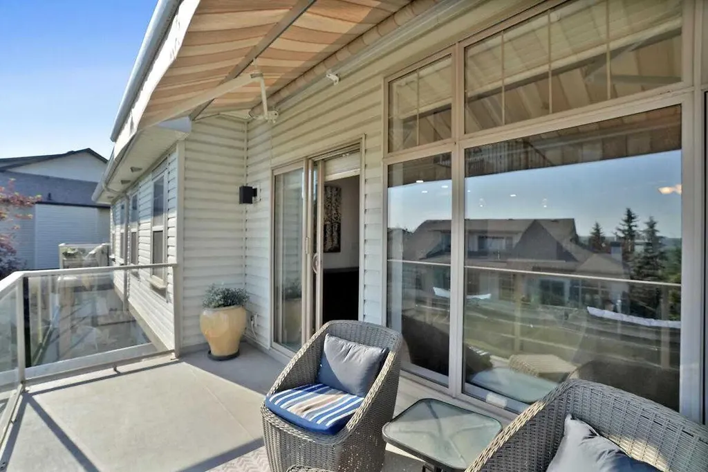 147 Springbank Villas SW Calgary AB T3H 4S9