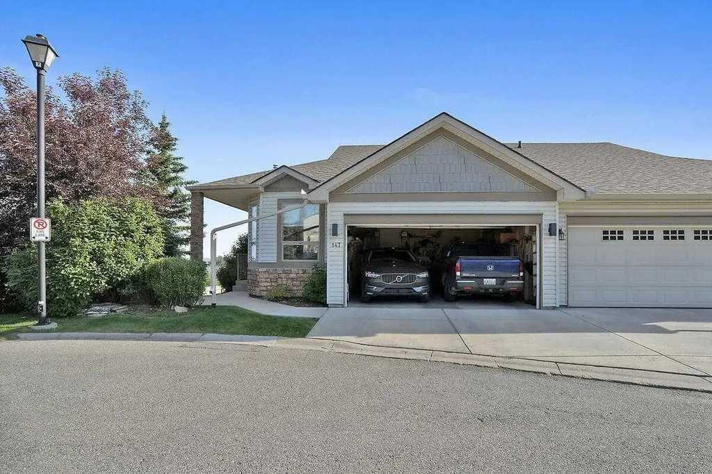 147 Springbank Villas SW Calgary AB T3H 4S9