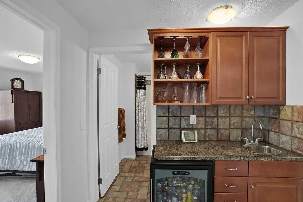 147 Springbank Villas SW Calgary AB T3H 4S9